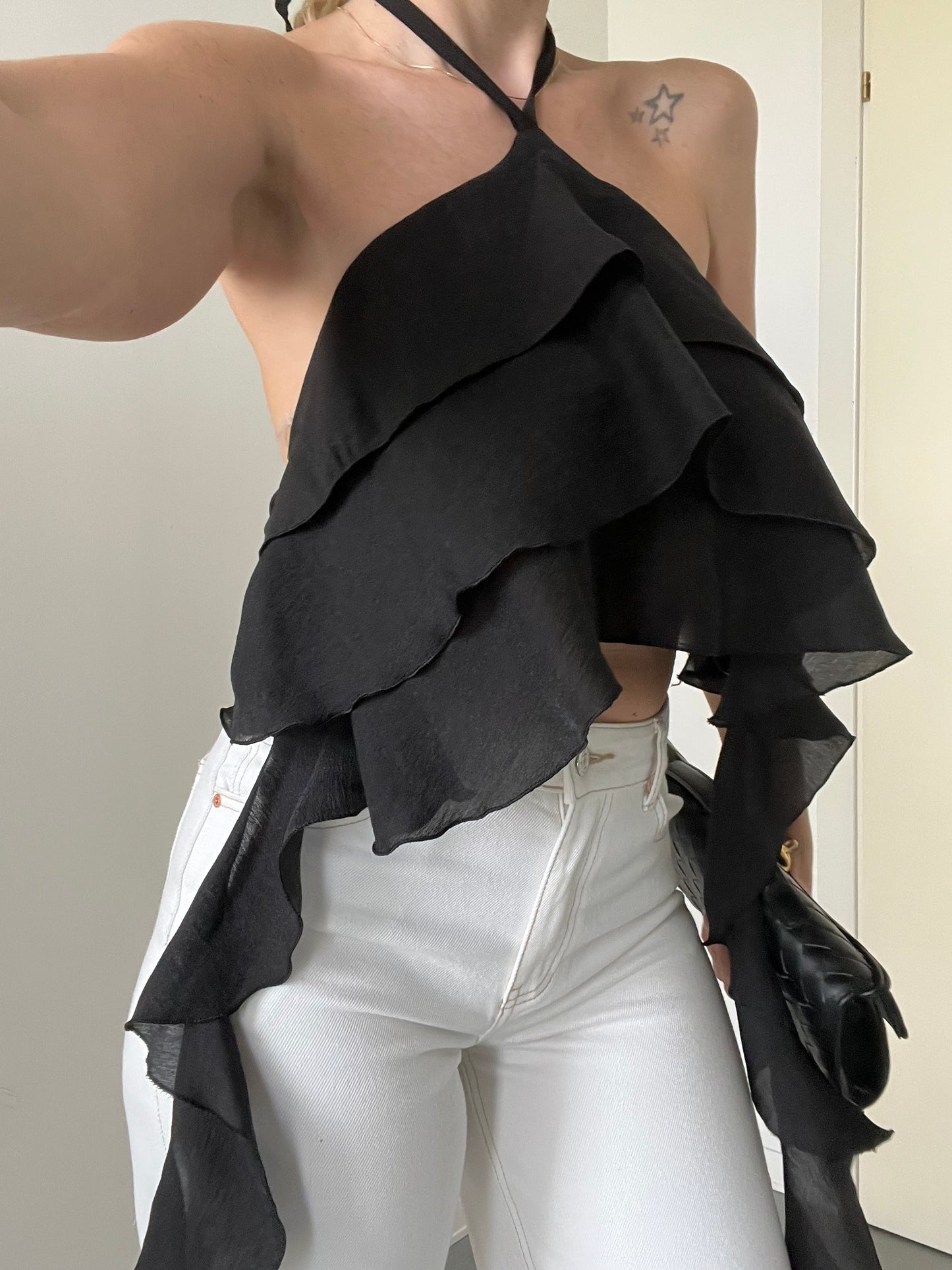 TOP NEREA VOLANT NOIR