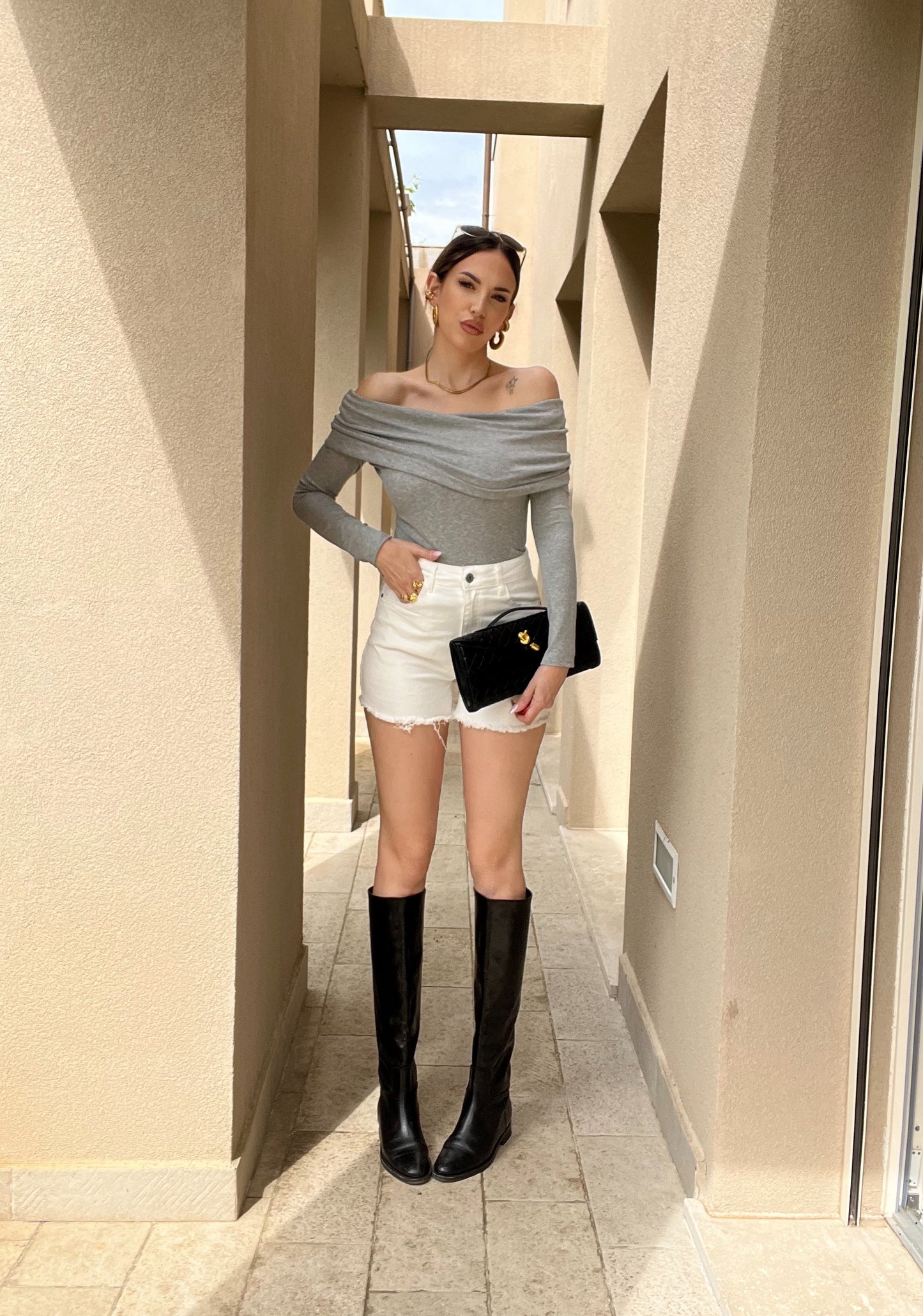 SHORT MONDAY